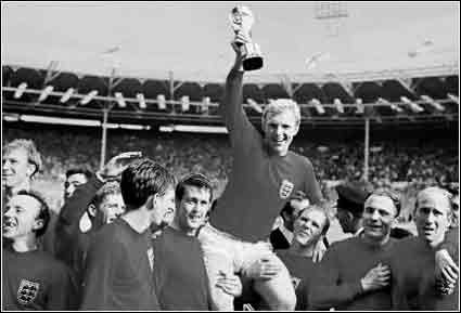 Inghilterra campione del mondo 1966 Bobby Moore capitano della squadra 